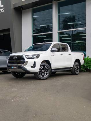 TOYOTA HILUX 2.8 D-4D TURBO DIESEL CD SRX 4X4 AUTOMÁTICO TOYOTA HILUX 2.8 D-4D TURBO DIESEL CD SRX 4X4 AUTOMÁTICO